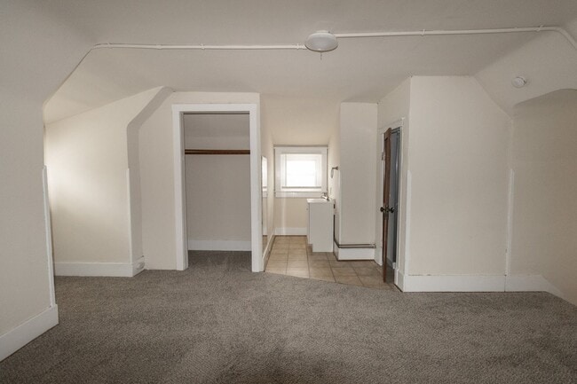 Building Photo - 3 Bed 2 Bath House Columbia College