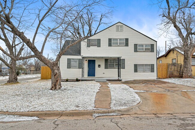 Building Photo - 2445 SW Binkley St