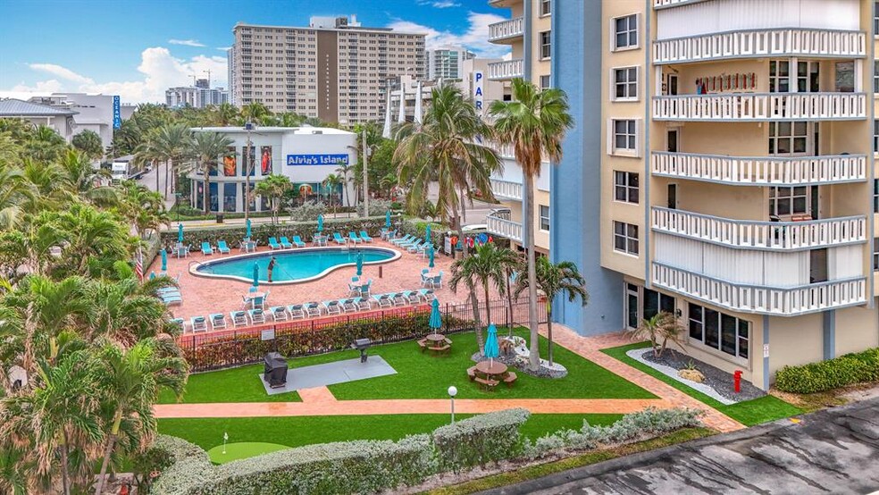 Building Photo - 305 N Pompano Beach Blvd