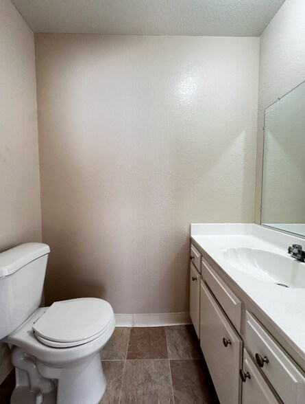 Building Photo - 5136 N Glendora Ave