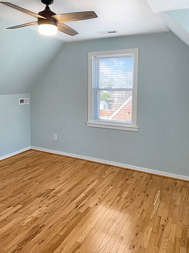 Building Photo - Cozy, yet spacious Cape close to Carytown!