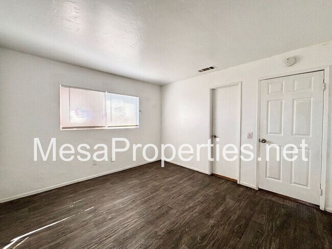 Building Photo - 16142 Orange St