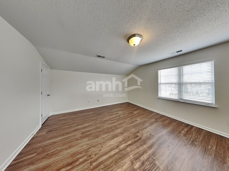 Building Photo - 1031 Sparrow Valley Way