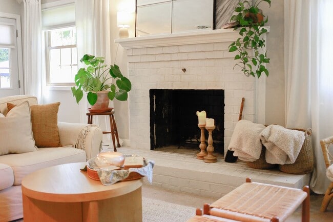 Building Photo - Charming 2BR in Historic Home – Bright, Sp...