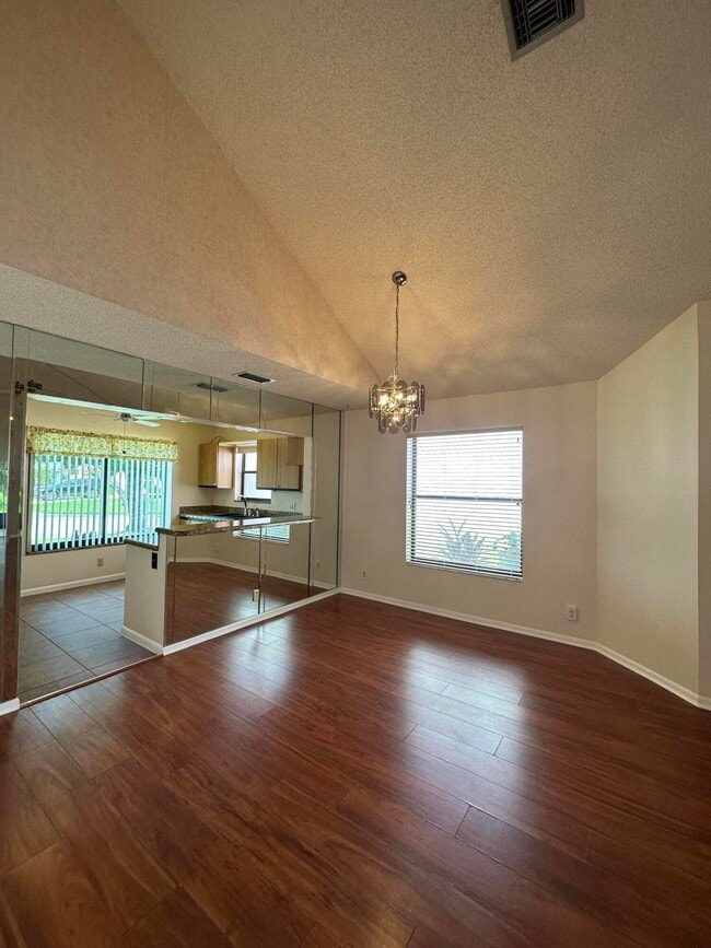 Building Photo - 80 Tara Lakes Dr W