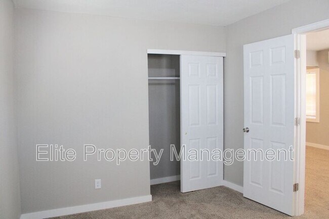 Building Photo - 1639 E Orman Ave