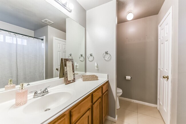 Building Photo - 8322 Kingsbridge Meadow Dr