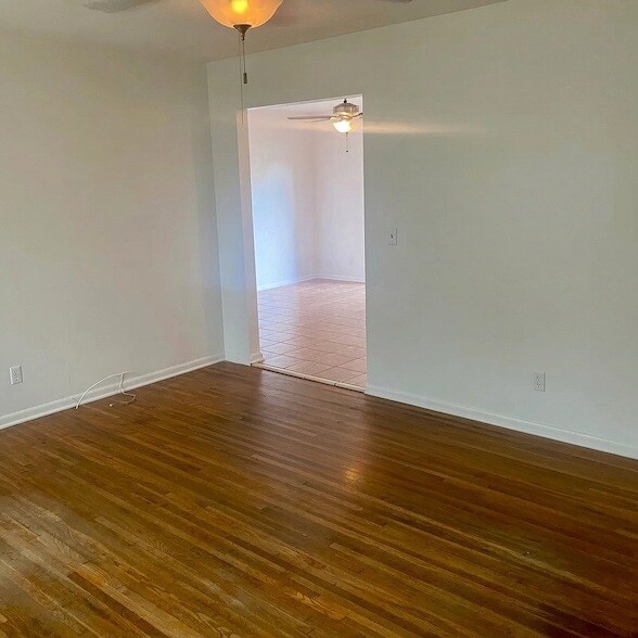 Building Photo - 413 W Nashville Pl
