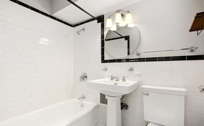 Building Photo - 1 Bed, 1 Bath Condo in First Hill, Steps to Virginia Mason & Swedish Hospital