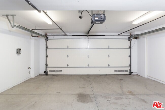 Building Photo - 11 Brooks Ave