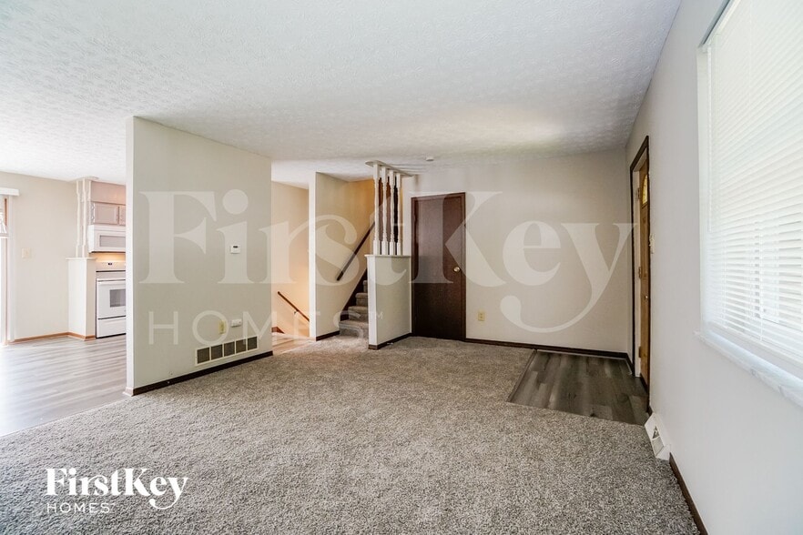 Building Photo - 627 Presidential Way