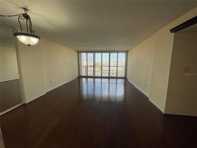 Building Photo - 400 Island Way