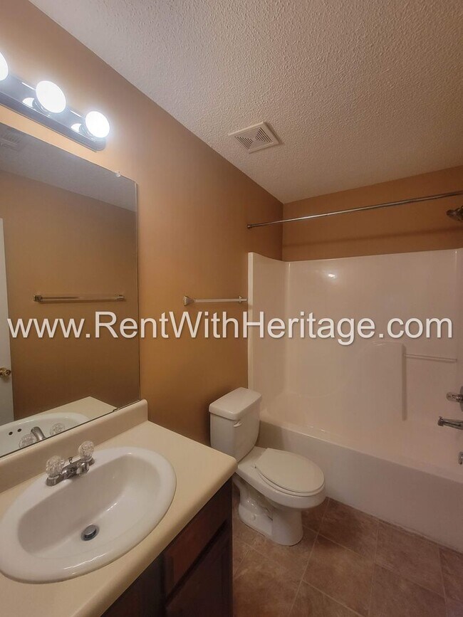 Building Photo - WOW!!! GORGEOUS HOME IN POPULAR CREEKSIDE SUBDIVSION / SWIM / TENNIS / UPGRADES GALLORE