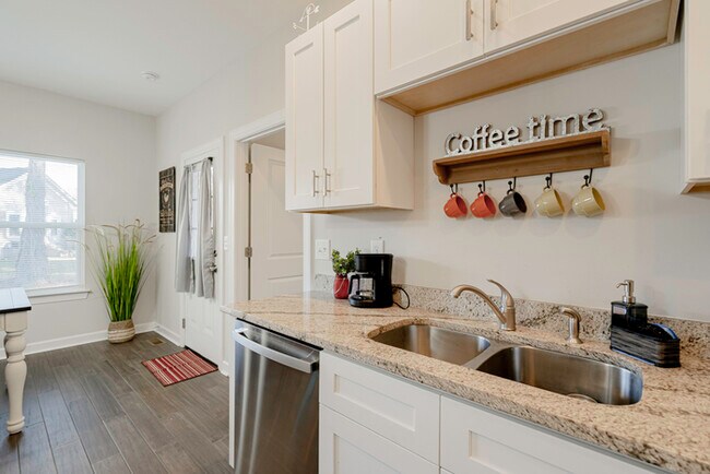 Building Photo - Furnished Rental