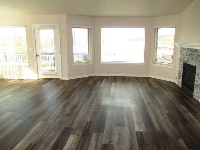 Building Photo - Becker-330/332