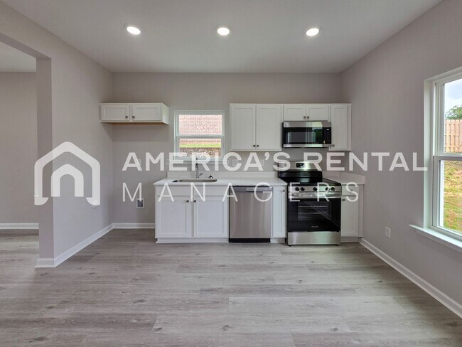 Building Photo - New Construction Townhome for Rent in Clanton, AL!