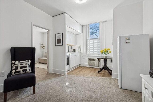 Building Photo - 302 N Church St