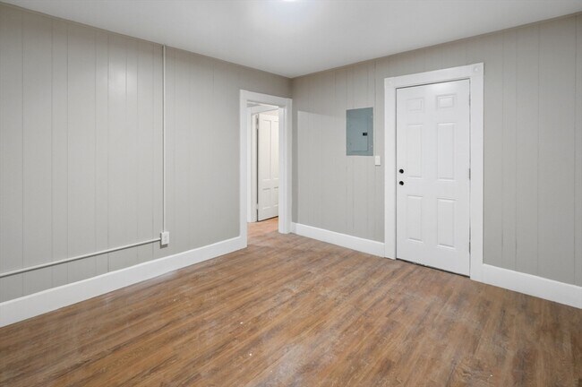 Building Photo - 44 Pratt St