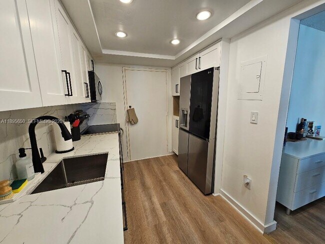 Primary Photo - 18061 Biscayne Blvd