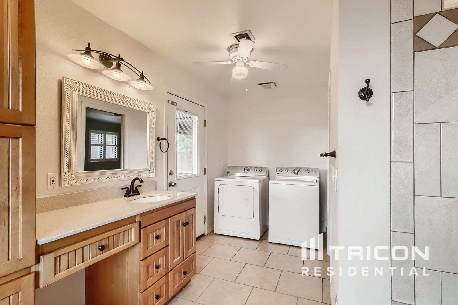 Building Photo - 2108 W Hermosa Dr