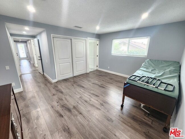 Building Photo - 11665 Babbitt Ave