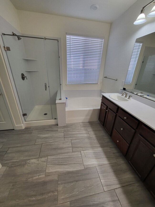Building Photo - 1147 Lahontan Dr