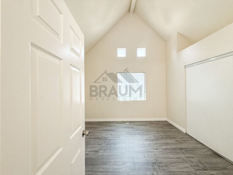 Building Photo - 14257 Friar St