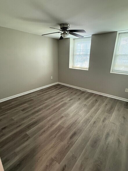 Master Bedroom (2/3) - 1900 Dutch Village Dr