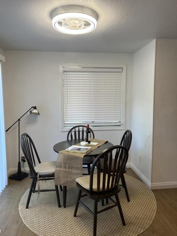 Building Photo - 2215 Poplar Dr