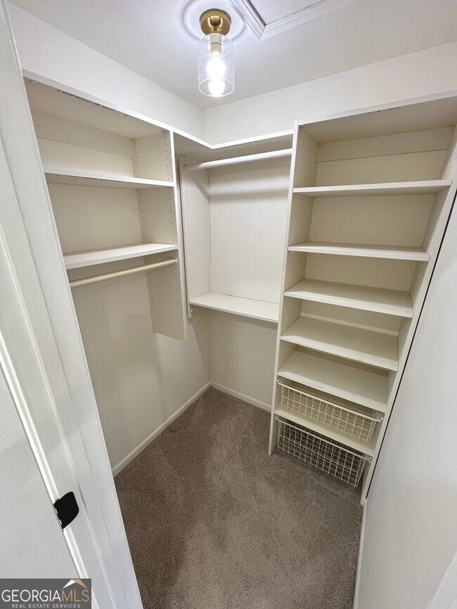 Building Photo - 2907 Clearbrook Dr