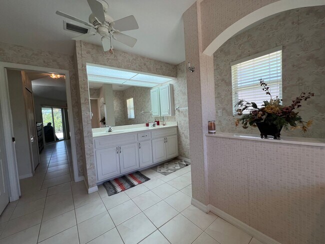 Building Photo - FURNISHED SHORT TERM RENTAL - 3 Bed / 2 Bath - Single Family Pool Home - $5,000/month ** Heated S...
