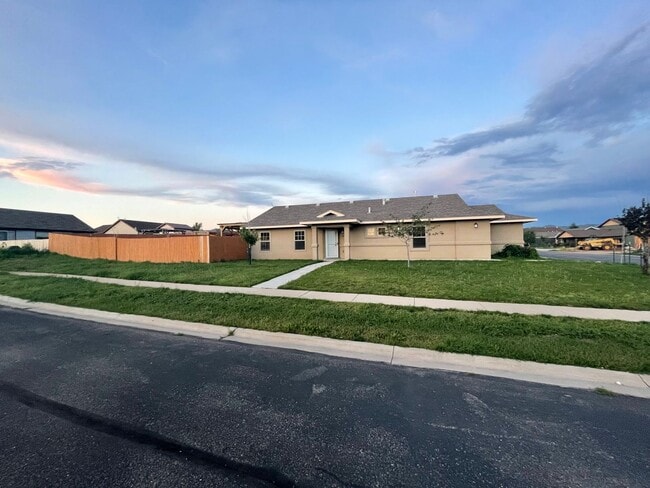 Building Photo - Corner Lot House in Bayfield 3bd/2ba