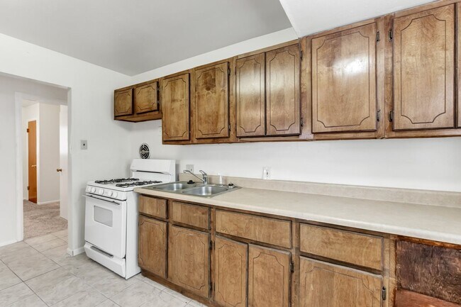 Building Photo - 10772 Spring Garden Dr