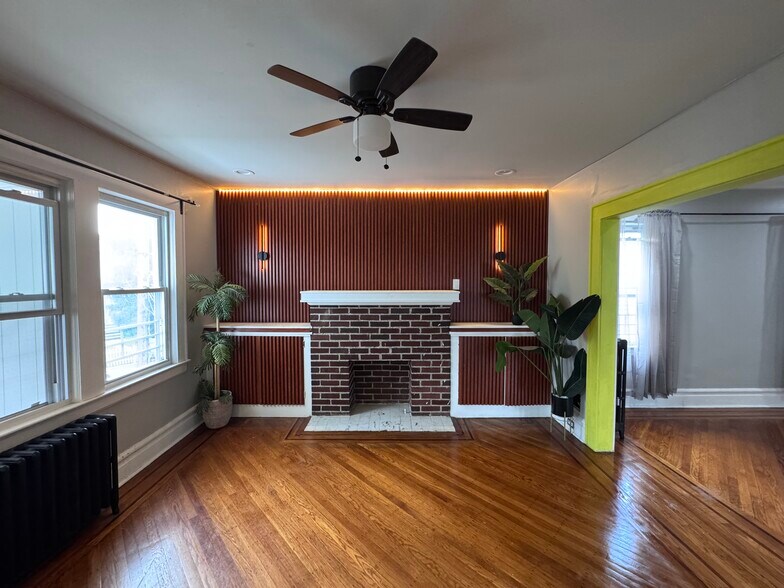 Updated Spacious Living room - 51 Valley St