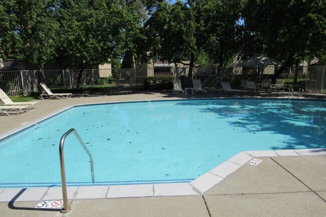 Building Photo - Well Kept 2 Bed/1 Bath Upstairs Condo in South Livermore