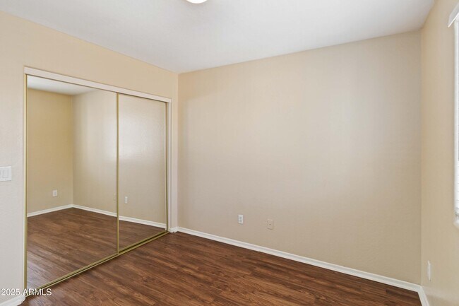 Building Photo - 10 N 88th Ave
