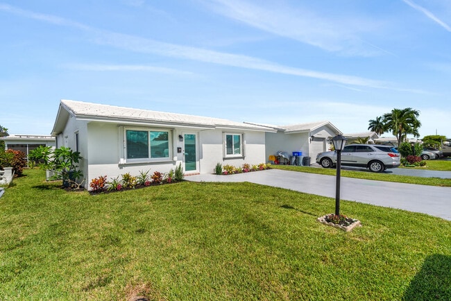 Building Photo - 902 SW 17th St