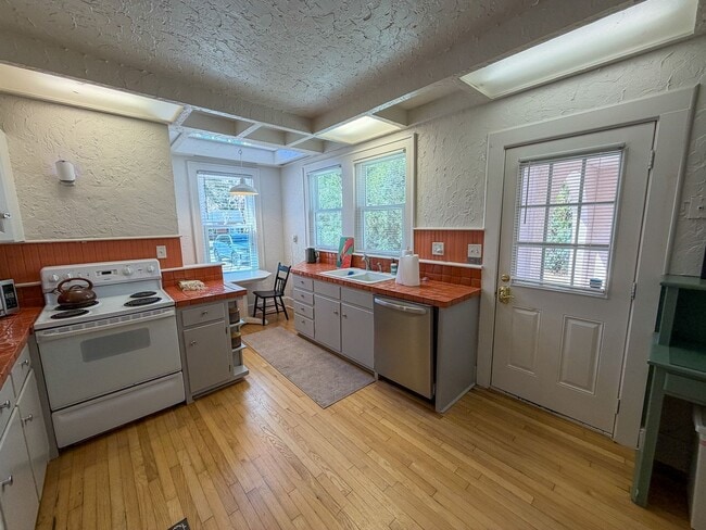 Building Photo - 15 NW 26th St