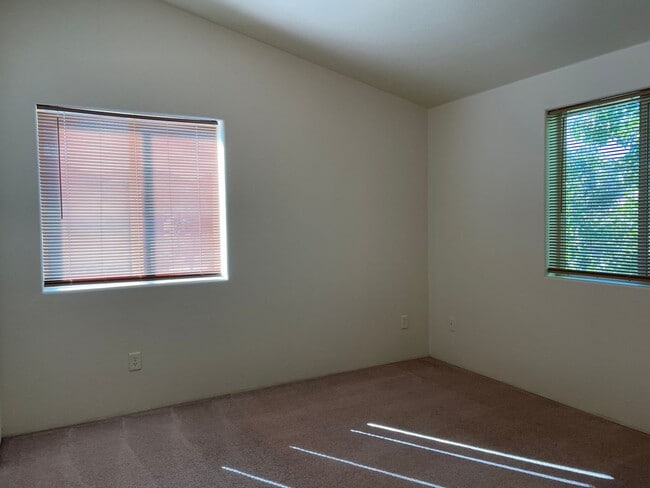Building Photo - Very Nice Two Story 2 Bedroom 1.5 Bathroom...