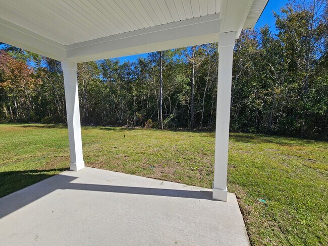 Building Photo - 5 Bedroom/ 2.5 Bath in Waterfall Village