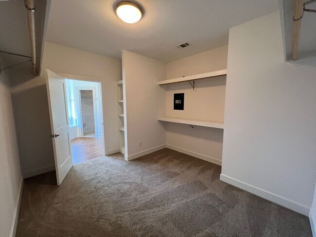 Building Photo - 5148 Sandy Shores Dr