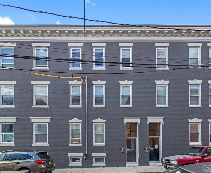 Building Photo - 47 Brackett St