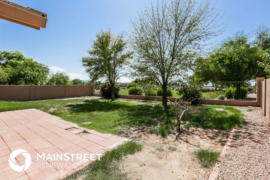 Building Photo - 1902 S 86th Dr