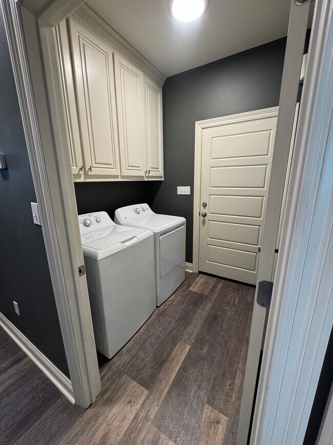 Building Photo - 32639 Cynthia Dr