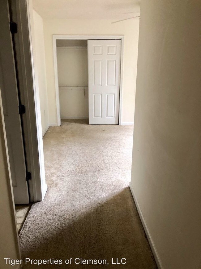 Building Photo - 3 br, 3 bath House - 1301 Harts Ridge Dr