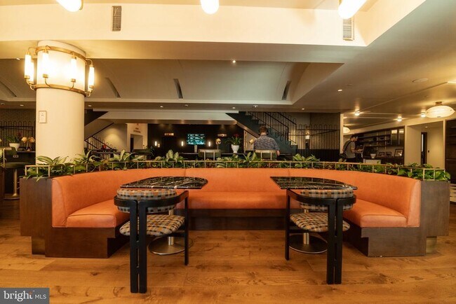 Building Photo - 200 S Broad St