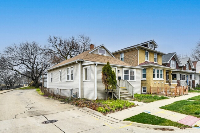 Building Photo - 927 S Taylor Ave
