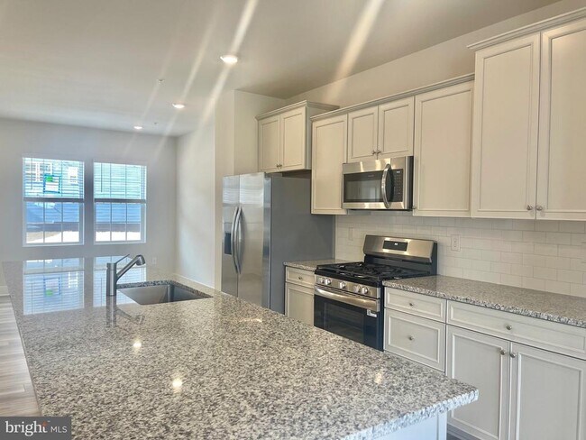 Building Photo - 2264 Marcy Dr