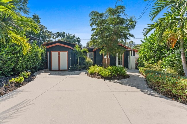 Building Photo - 2536 Burlington Ave N