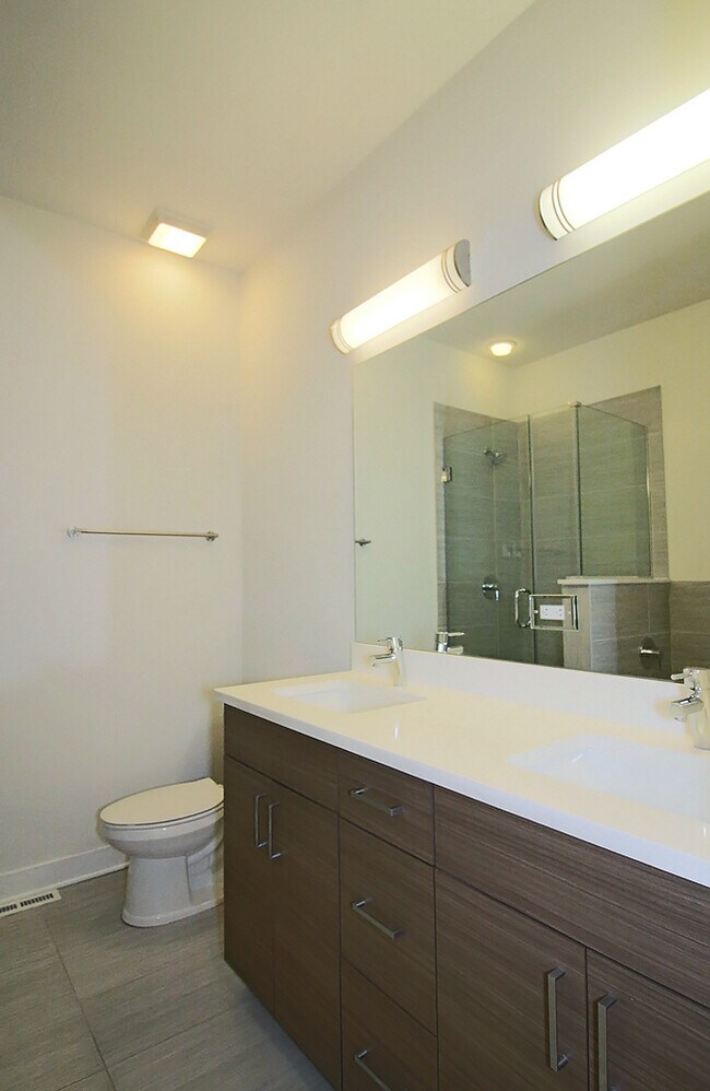 Building Photo - 1956 W Ohio St